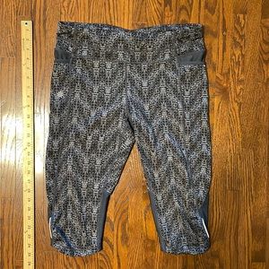 Athleta Running Knickers w/ Leg pockets / Size L